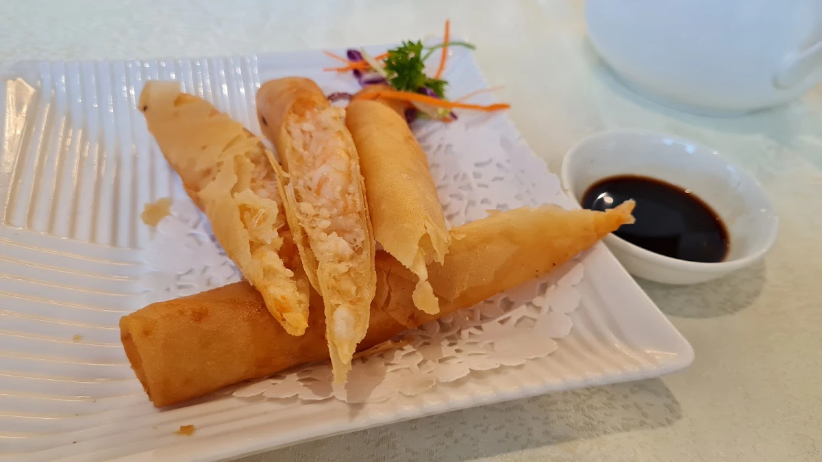 蒜香銀絲蝦春卷 deep fried shrimp spring rolls l